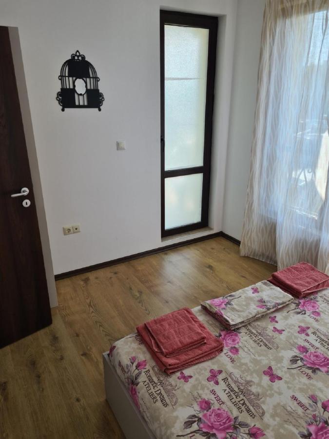 Sea Shore Apartment Sveti Vlas Exterior photo